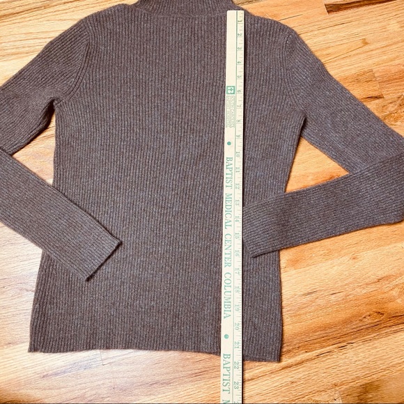 ❌SOLD❌Marconi 100% Cashmere Tan Rib Turtleneck - Picture 2 of 5